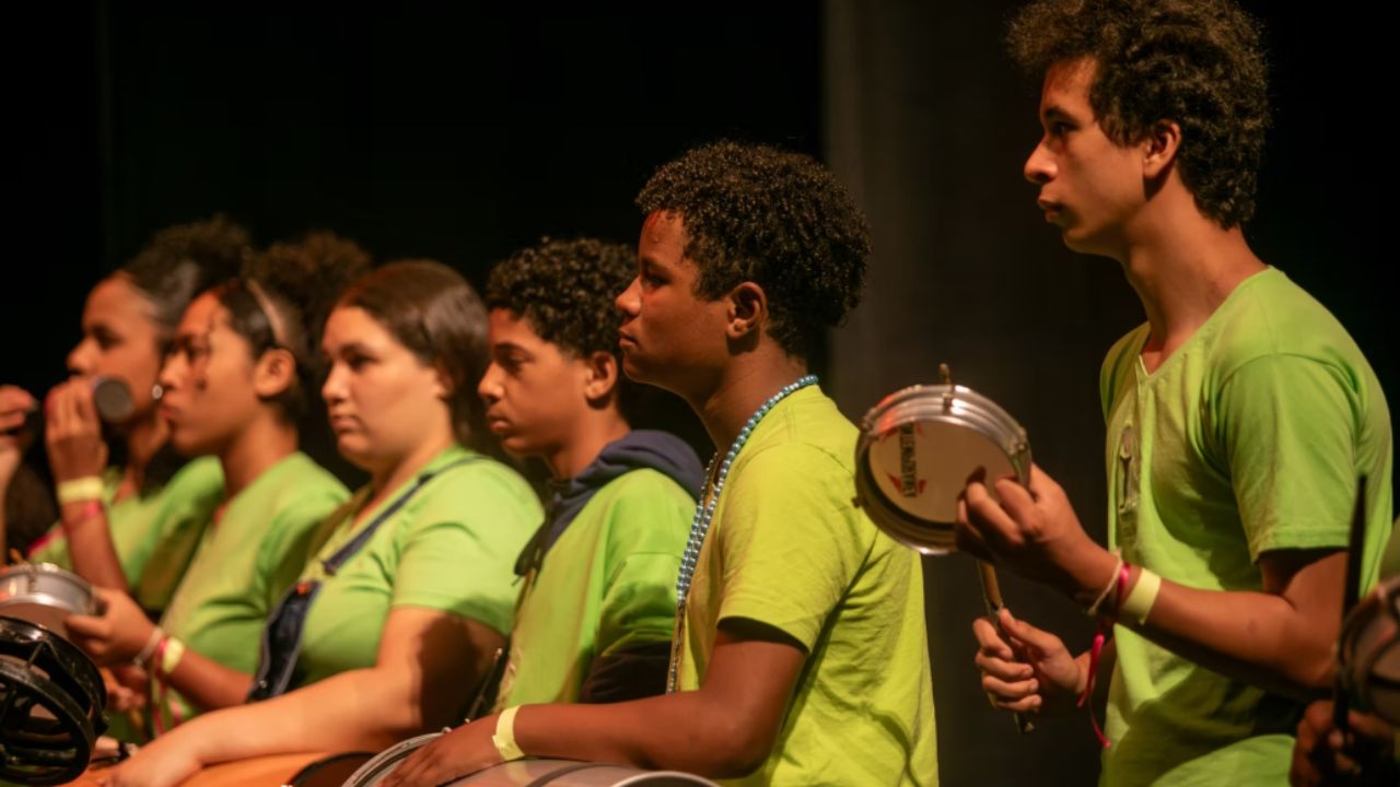 Crianças de Itapevi Brilham no Teatro de Barueri e Inspiram Esperança em São Paulo