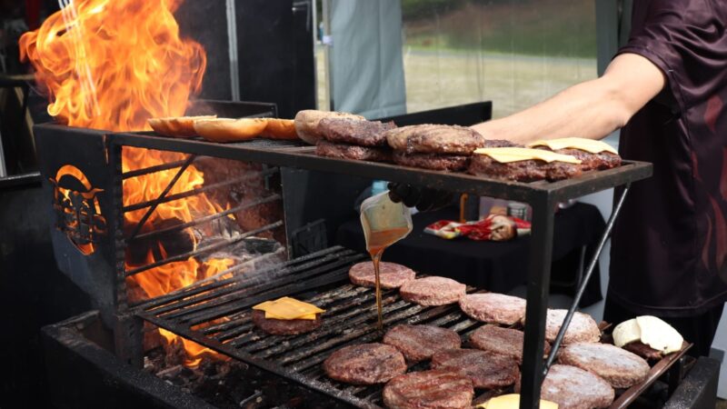 BURNING FEST – BATALHA DE ASSADORES leva para Osasco o Busão do churrasco e Pit Smoker maior do Mundo no Feriado da Consciência Negra.