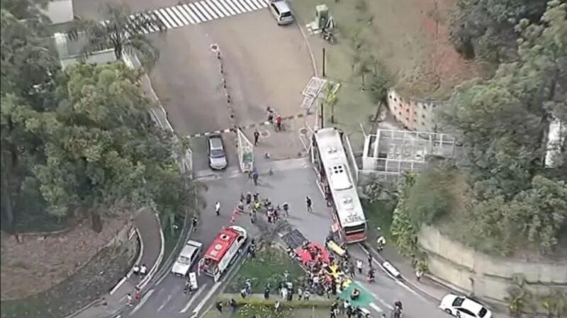 Veja o Vídeo: Ônibus sem freio transforma Raposo Tavares em cena de terror