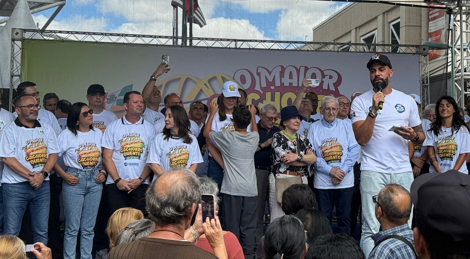 Cachorro-Quente Gigante celebra 64 anos de Osasco com recorde mundial