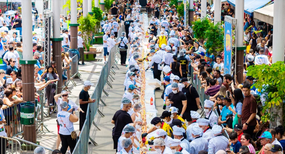 Osasco celebra 64 anos com Cachorro-Quente Gigante de 64 metros