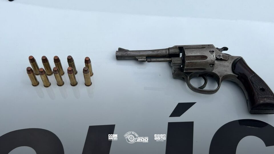 PM evita feminicídio e prende homem armado em Osasco-SP