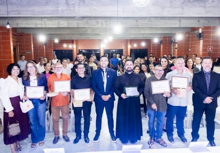 Câmara Municipal entrega Cartão de Prata à Paróquia Santa Maria Mãe de Deus
