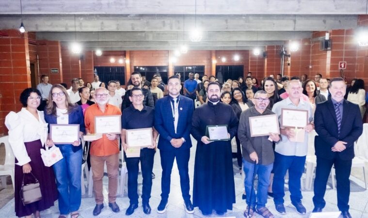 Câmara Municipal entrega Cartão de Prata à Paróquia Santa Maria Mãe de Deus