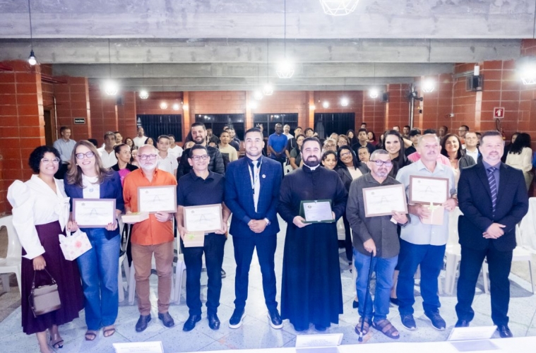 Câmara Municipal entrega Cartão de Prata à Paróquia Santa Maria Mãe de Deus