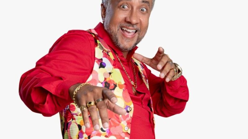 Paulinho Gogó estreia em Santana de Parnaíba com o show “Só e Bem Acompanhado”