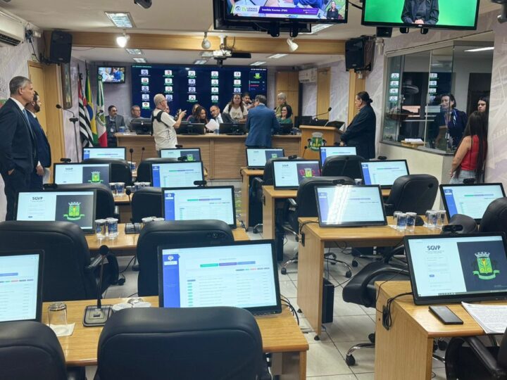 Coincidência ou protesto: posse histórica em Osasco com plenário vazio