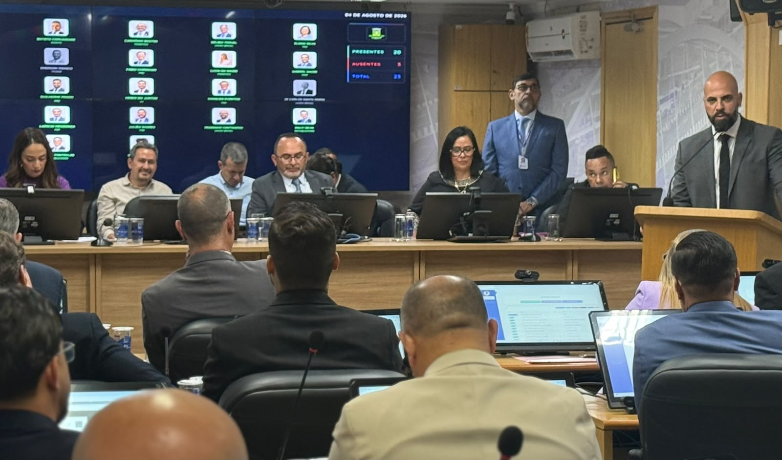 Prefeito Gerson Pessoa acompanha reinício dos trabalhos legislativos na Câmara de Osasco