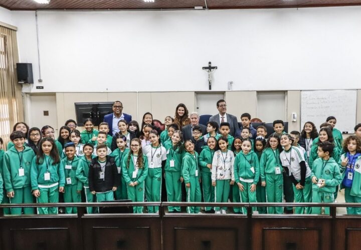 Autoridades mirins dos Poderes Legislativo, Executivo e Judiciário visitam Fórum de Osasco