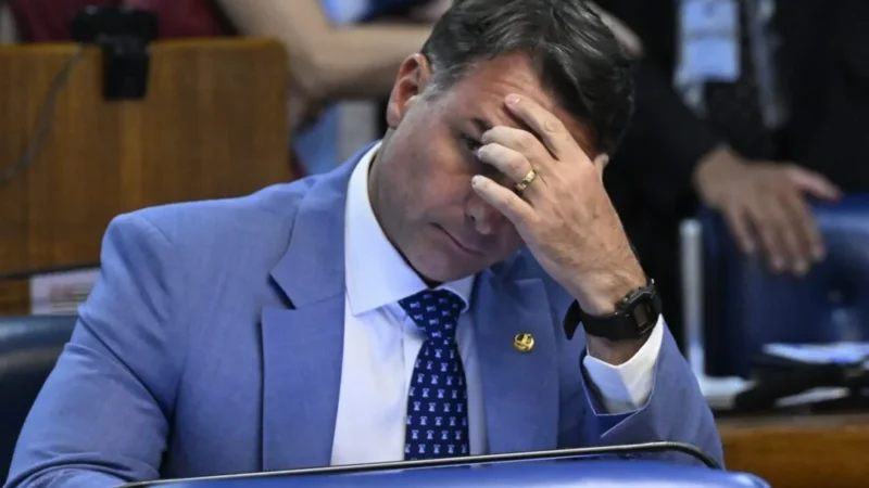 10 escândalos que mostram por que você não deve votar em Flávio Bolsonaro