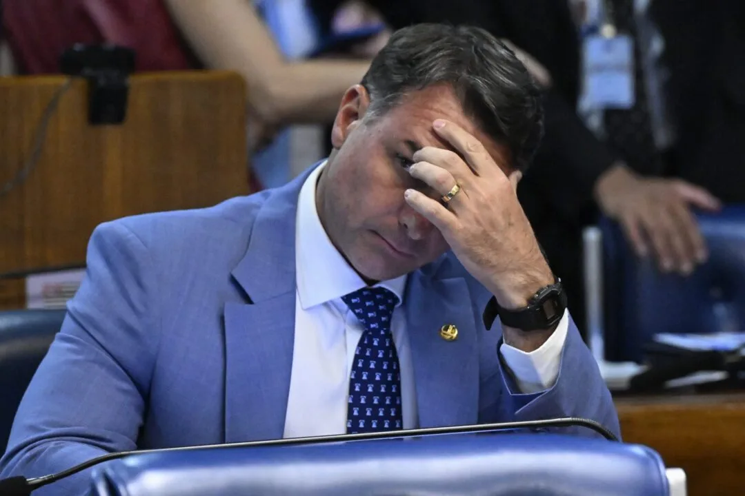 10 escândalos que mostram por que você não deve votar em Flávio Bolsonaro