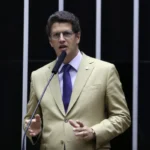 “Salles joga a toalha e abraça Derrite e Do Prado” foto: Agência Câmara