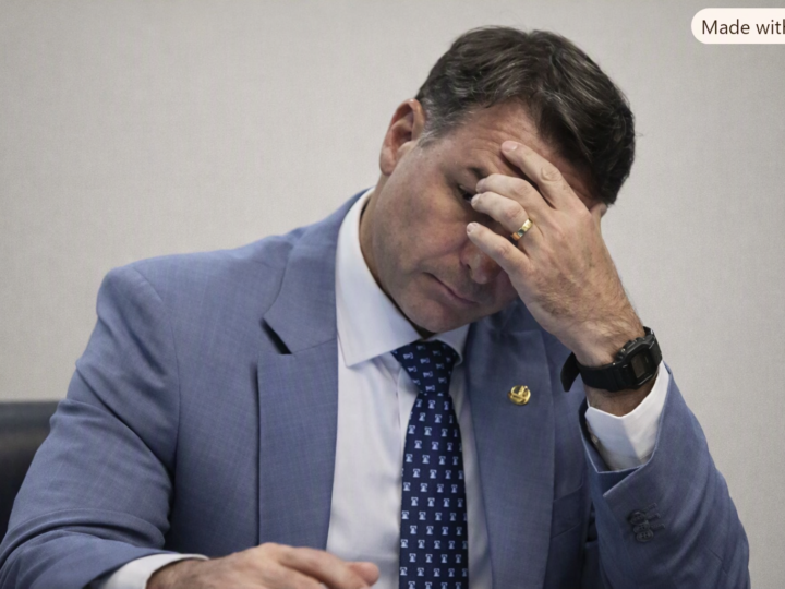 13 MOTIVOS PARA NÃO VOTAR EM FLÁVIO BOLSONARO: O dossiê explosivo que a política tenta esconder!