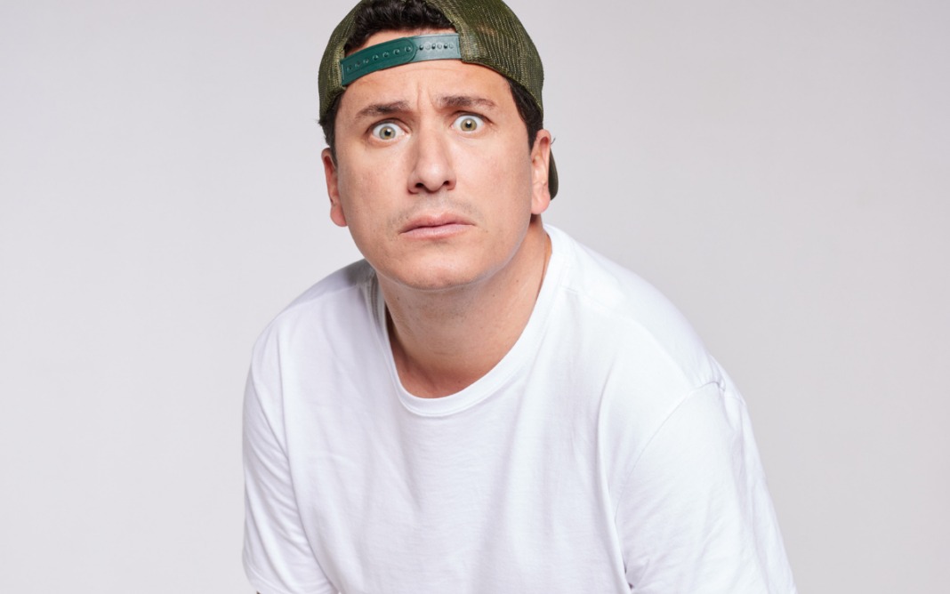 Rafael Portugal traz novo show de stand-up para a Arena de Parnaíba nesta sexta-feira