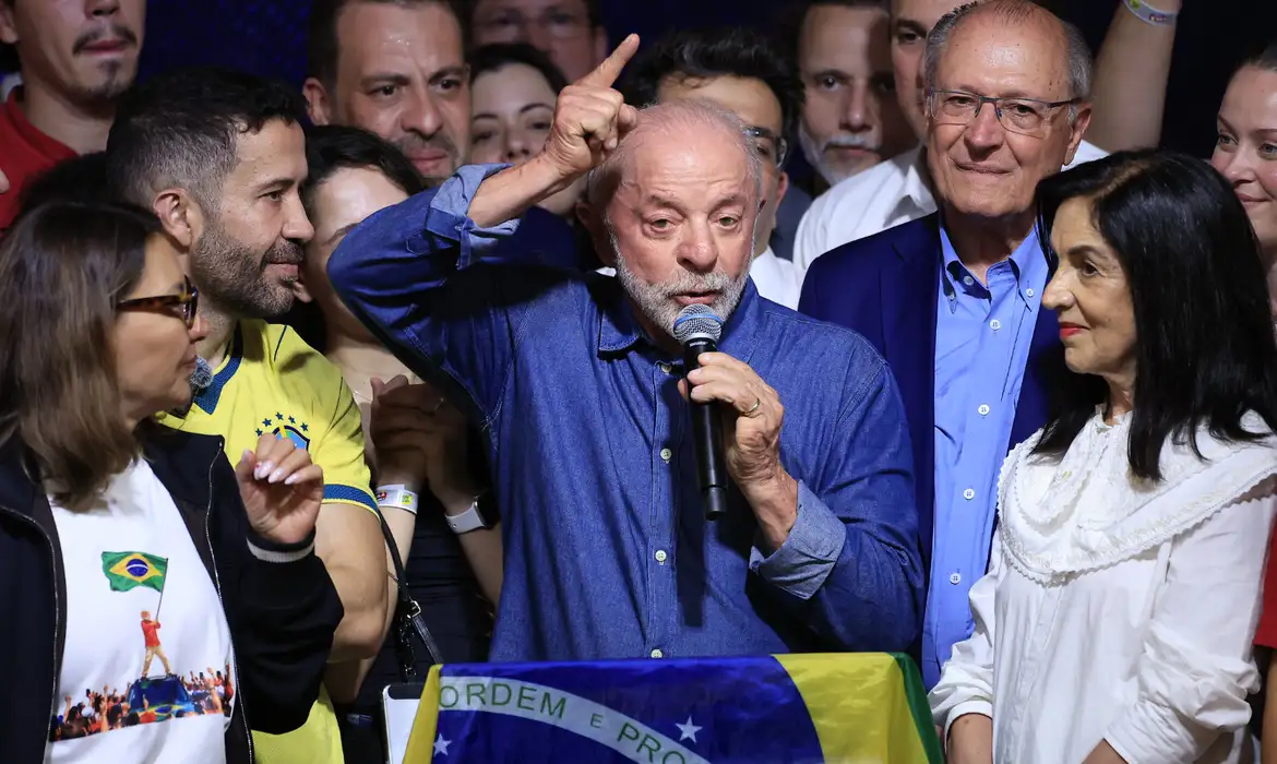 FOI NAUNHA! LULA VENCE DISPUTA DRAMÁTICA NAS URNAS E CRIME DA ABSTENÇÃO FAZ VÍTIMAS NA DIREITA
