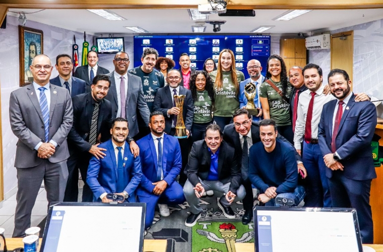 Câmara de Osasco homenageia equipe de vôlei e manifesta apoio à atleta Tifany Abreu